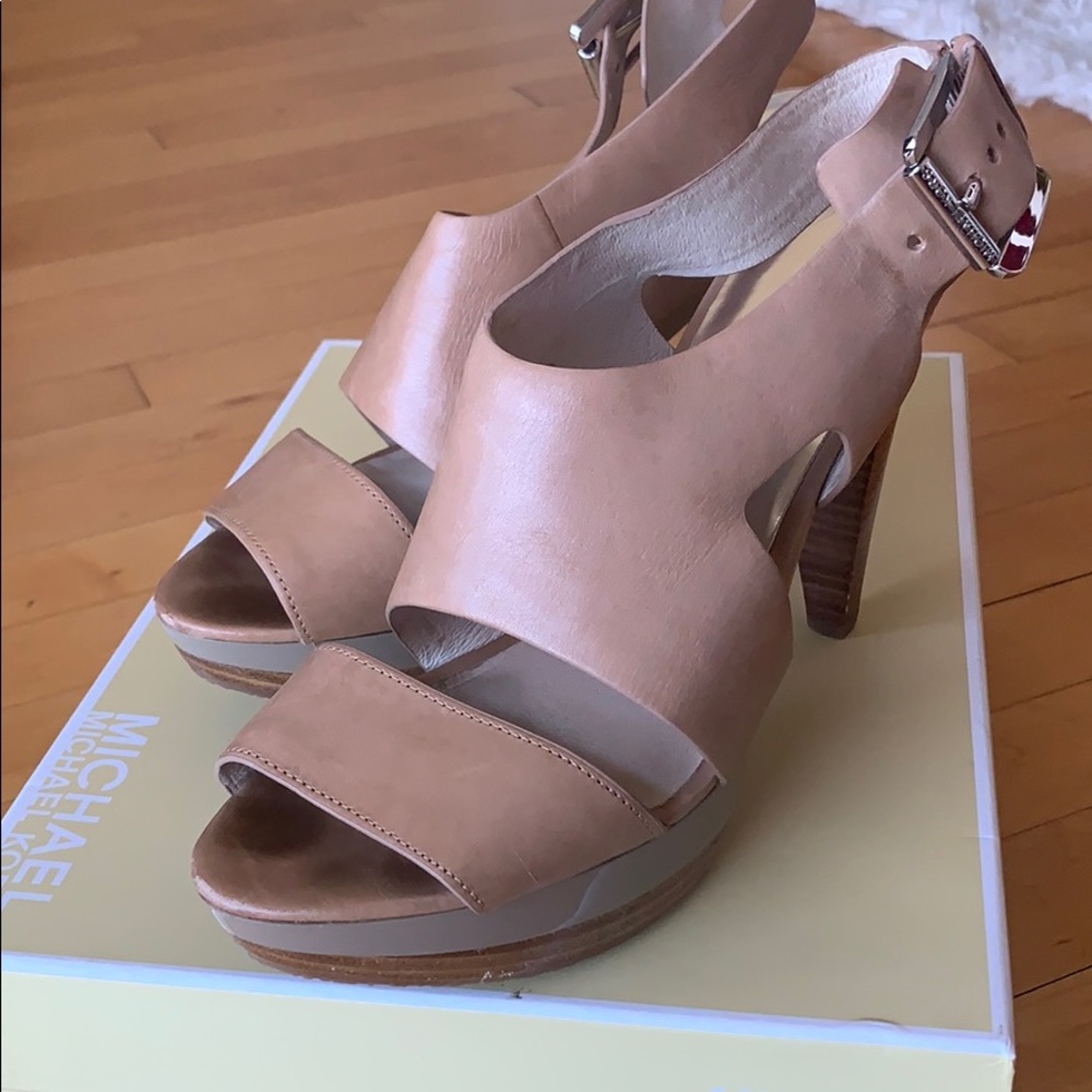 Michael Kors platform size 8.5 Taupe